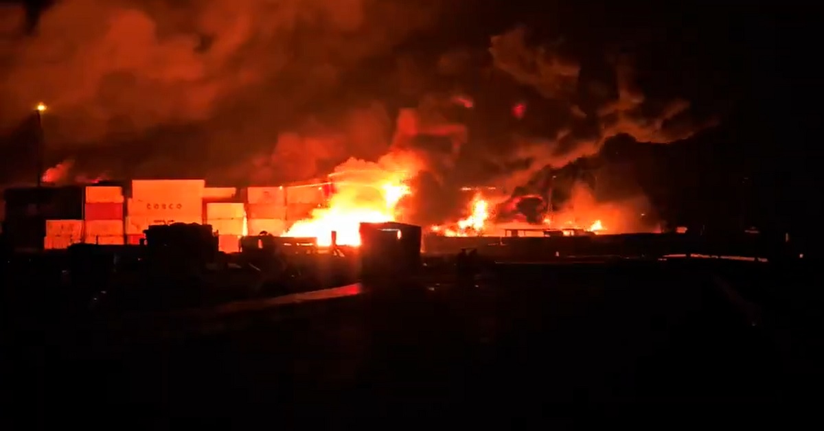 Στιγμιότυπο από την έκρηξη στο λιμάνι Μπαντάρ Αμπάς που προκάλεσε δεκάδες νεκρούς