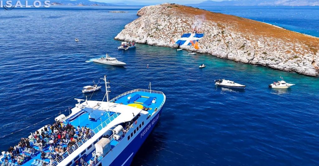 Εντυπωσιακό video! Ρίψη Στεφάνων, Τρισάγιο και Απόδοση Τιμών στους 42 πεσόντες του Αντιτορπιλικού ΥΔΡΑ
