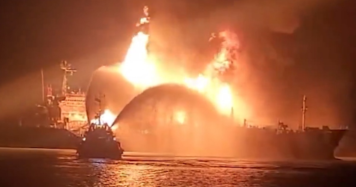 Δεξαμενόπλοιο LPG Captain Nikolas δεμένο στο λιμάνι του Chattogram στο Μπαγκλαντές, μετά την πυρκαγιά και την επιβολή δικαστικής κράτησης.