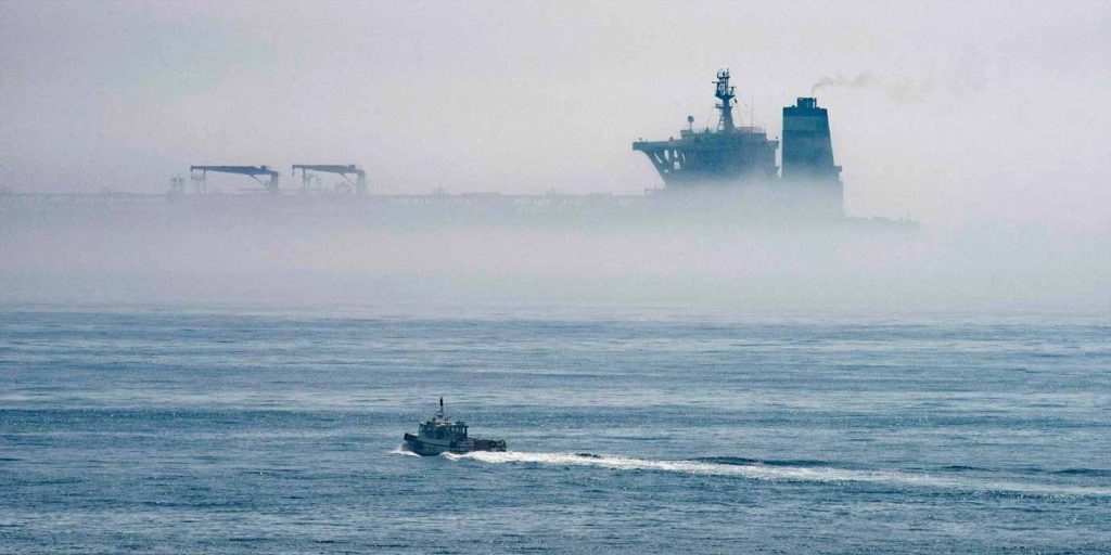 Δεξαμενόπλοιο χωρίς σημαία τέθηκε υπό κράτηση!