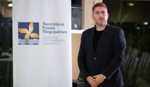 Γιώργος Βάλλης κατά την παρέμβασή του για την ασφάλεια στο λιμάνι και το στενό των Σπετσών – θέμα για ταχύτητες και κυματισμό από τα πλοία