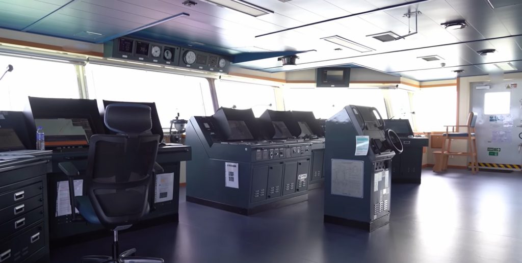 Πώς είναι ένα γιγαντιαίο πλοίο που μεταφέρει φορτίο αξίας 150 εκατομμυρίων δολαρίων (video)