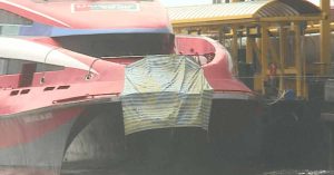 πλοίο που προσέκρουσε σε προβλήτα στο Χονγκ Κονγκ με 289 επιβάτες