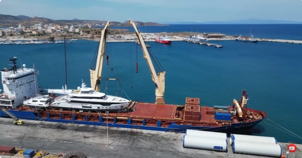 Πως μεταφέρεται ένα σκάφος από ναυπηγείο του εξωτερικού στην Ελλάδα και πόσο κοστίζει; (video)