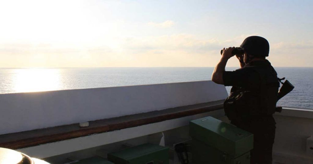 σήμα πειρατείας από τάνκερ κοντά στο Στενό του Ορμούζ