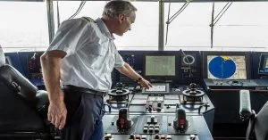 ploiarxos-emporikou-naftikou