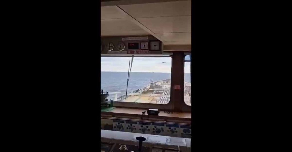 ναυτικό επεισόδιο με δεξαμενόπλοιο και ελικόπτερο