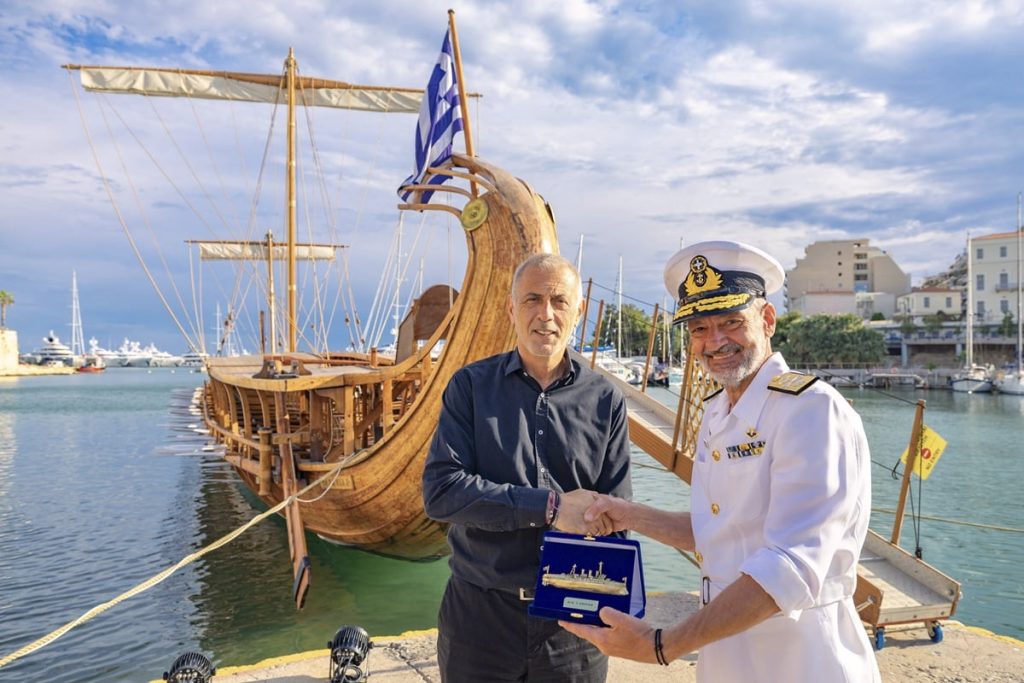 Ιστορική τριήρης Ολυμπιάς στον Πειραιά