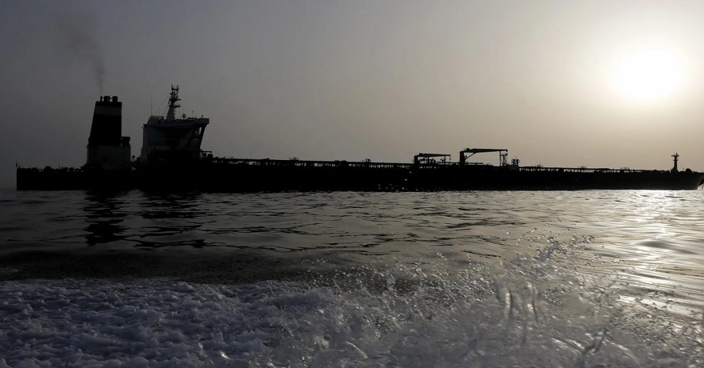 VLCC δεξαμενόπλοια απομακρύνονται από τα Στενά του Ορμούζ– Εκτίναξη ναύλων