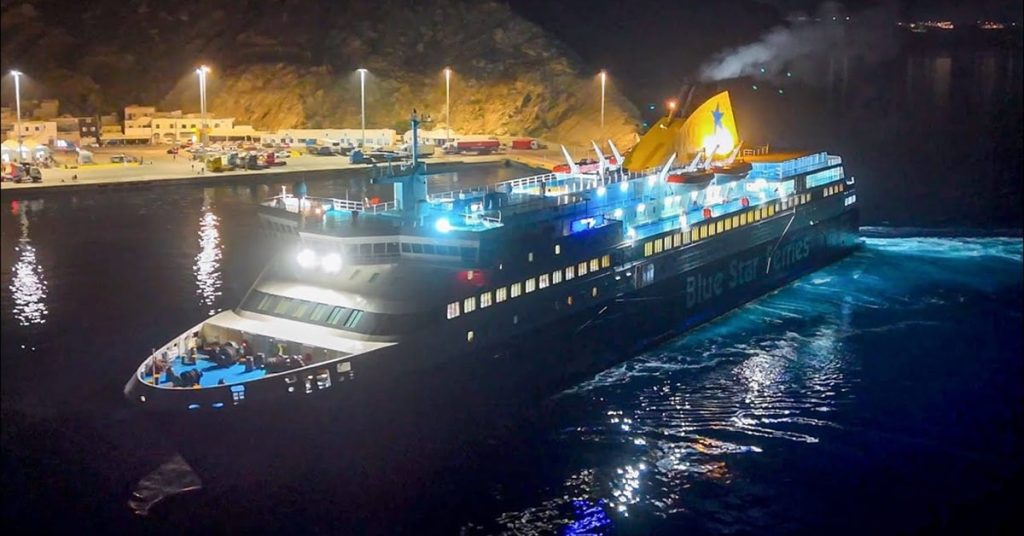 Κορυφαία νυχτερινή μανούβρα 3 λεπτών στη Σαντορίνη (video)