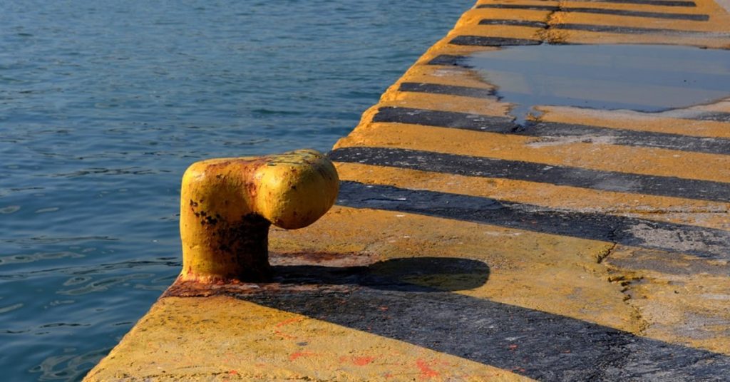 «Σταματήστε το κυνηγητό των πληρωμάτων στο λιμάνι του Πειραιά»