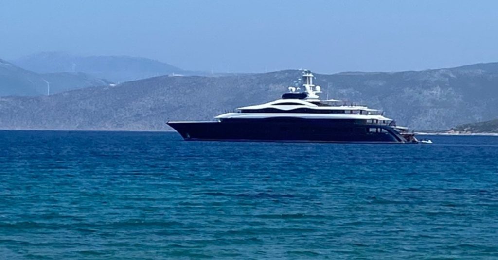 Στο Αλεποχώρι ο Ζούκερμπεργκ με το Μega Υacht των $400 εκατομμυρίων