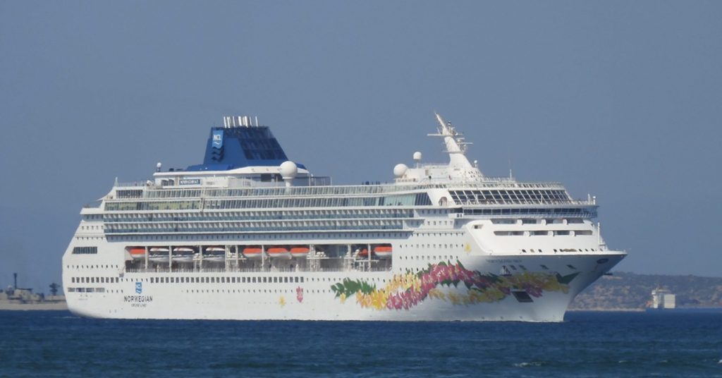 Στον Πειραιά για πρώτη φορά το Norwegian Sky (video)