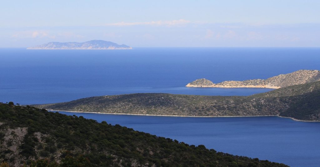 Ένοχος καπετάνιος ανεμότρατας που ψάρευε παράνομα στο Θαλάσσιο Πάρκο Αλοννήσου
