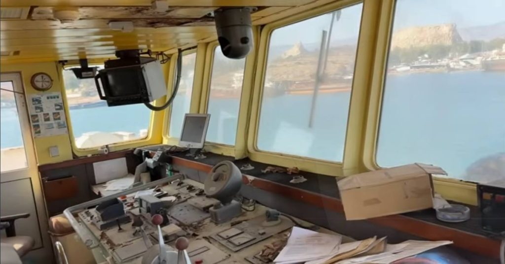 Εξερευνώντας δύο παροπλισμένα πλοία-φαντάσματα στην Ελευσίνα (video)