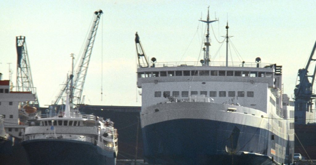 Συγκλονιστική εικόνα από το παρελθόν: Τα δύο εμβληματικά πλοία της Κεφαλονιάς που σμίγουν στο Κερατσίνι! (photo)