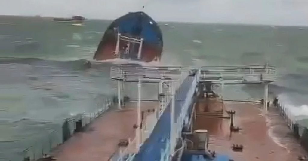 Δίωξη στο καπετάνιο επειδή κόπηκε το πλοίο του στην μέση και προκάλεσε ρύπανση στο Κερτς