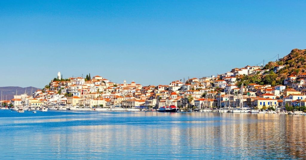 Επεισόδιο στον Πόρο με μεθυσμένο κυβερνήτη λάντζας – Αναζητείται για απείθεια