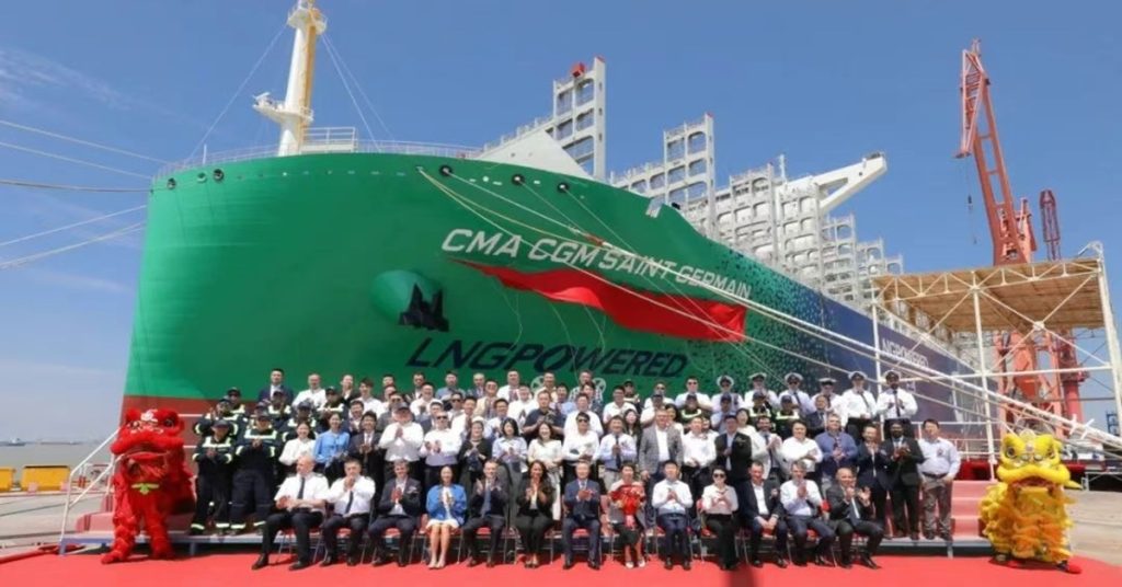 Οι Κινέζοι παρέδωσαν το γιγαντιαίο κοντέινερ των 399 μέτρων που θα κινείται με LNG