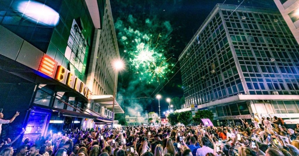 Χιλιάδες κόσμου στο φαντασμαγορικό Street Party του Πειραιά