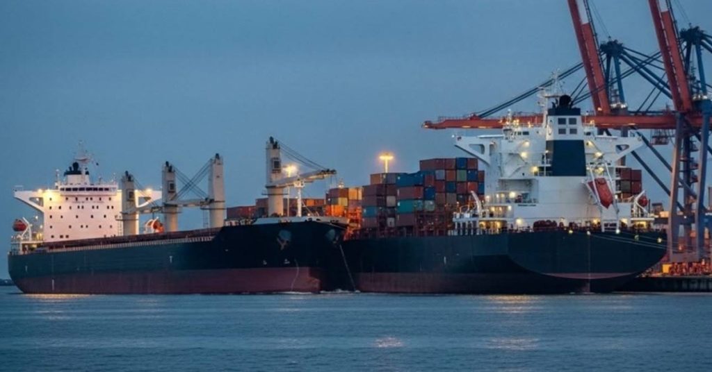 Μεθυσμένος Καπετάνιος έπεσε πάνω σε πλοίο που ήταν δεμένο σε προβλήτα!