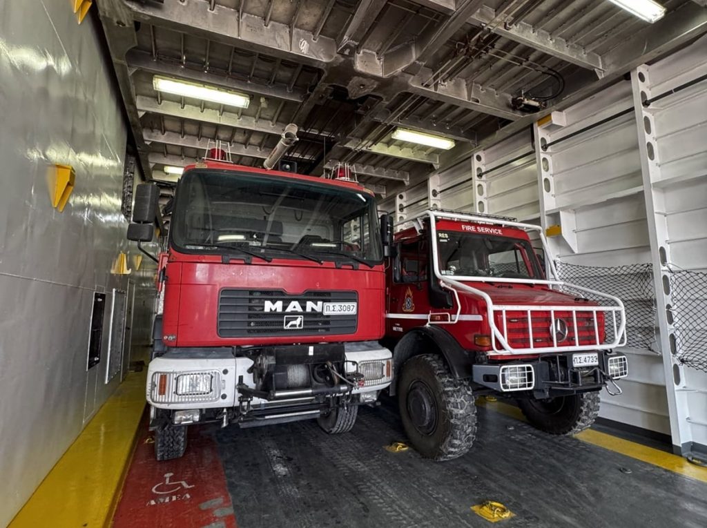 Μεταφορά ισχυρών πυροσβεστικών δυνάμεων από την Seajets στη Χίο