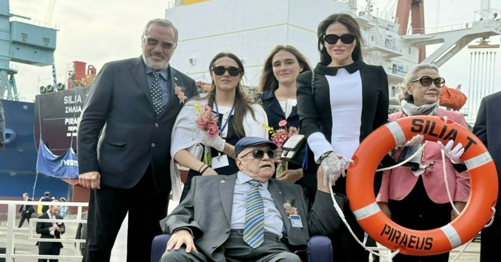 ΤΕΝ: Παρέλαβε τα υπό ελληνική σημαία νεότευκτα δεξαμενόπλοια «Dr Irene Tsakos» και «Silia Τ» (photos)