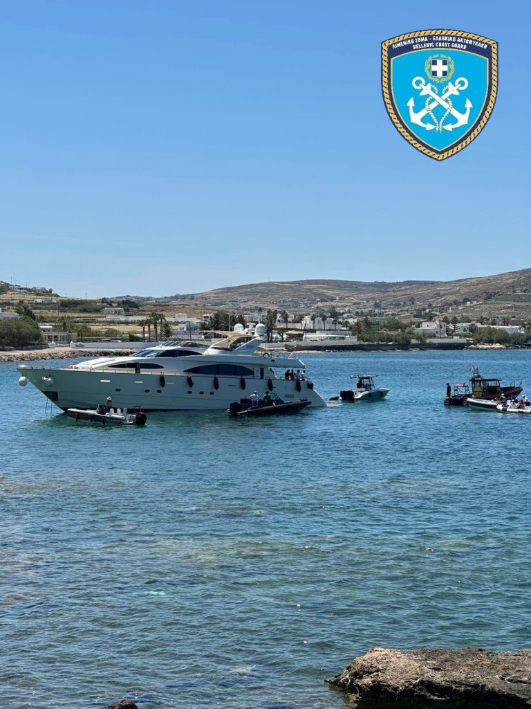 Θαλαμηγός προσέκρουσε σε ύφαλο στη Νάουσα Πάρου