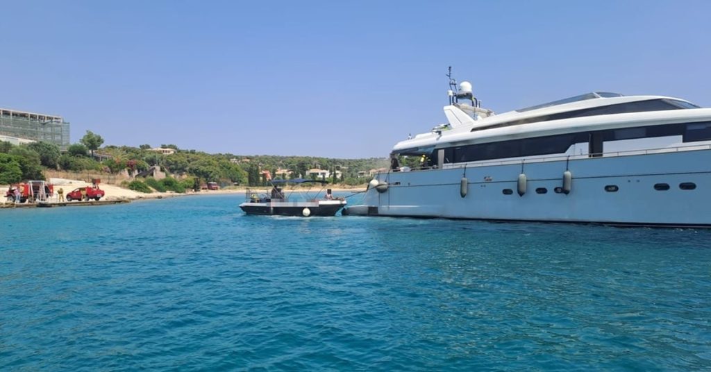 Tι αναφέρει το λιμενικό για την φωτιά στη θαλαμηγό στο Πόρτο Χέλι