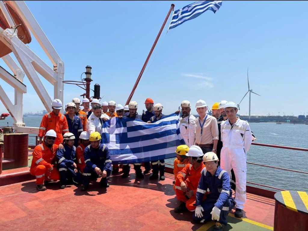 Την ελληνική σημαία ύψωσε ακόμη ένα πλοίο της Capital του Β. Μαρινάκη