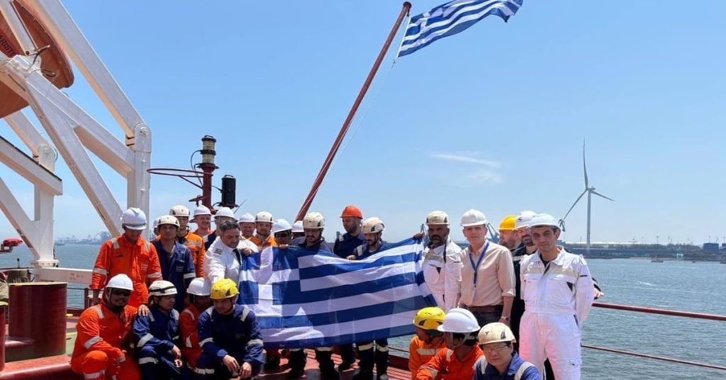 Την ελληνική σημαία ύψωσε ακόμη ένα πλοίο της Capital του Β. Μαρινάκη