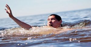 diasosi_thalassa_ginekas