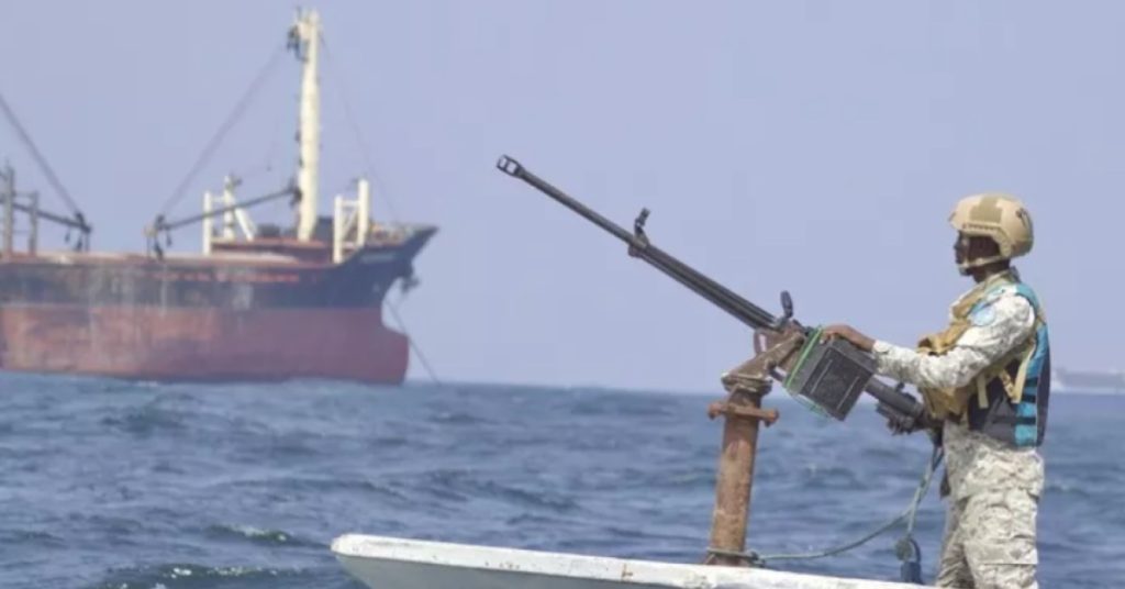 Νέα επίθεση σε ελληνόκτητο πλοίο στην Ερυθρά Θάλασσα – Αγωνία για δύο αγνοούμενους