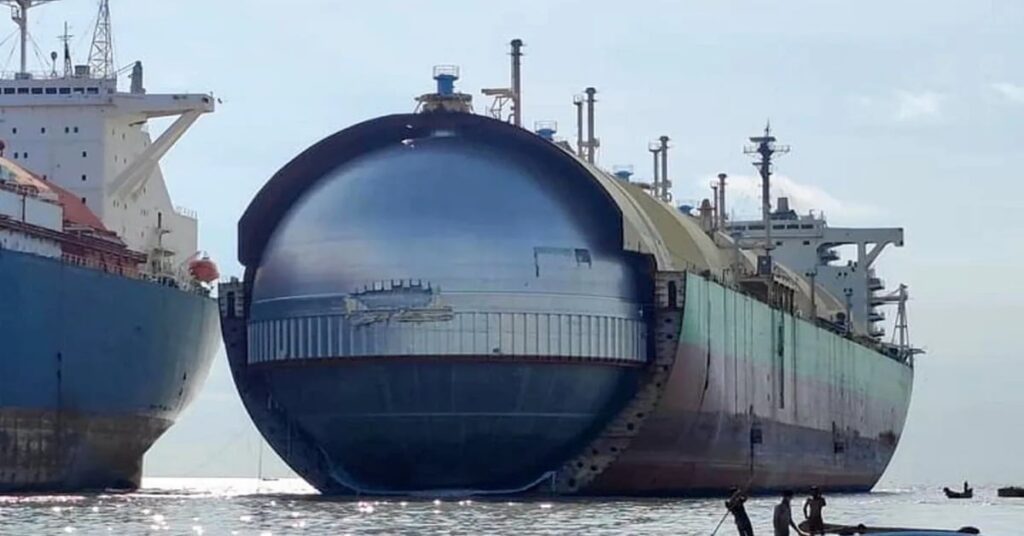 Ρεκόρ στις διαλύσεις πλοίων μεταφοράς LNG το 2025