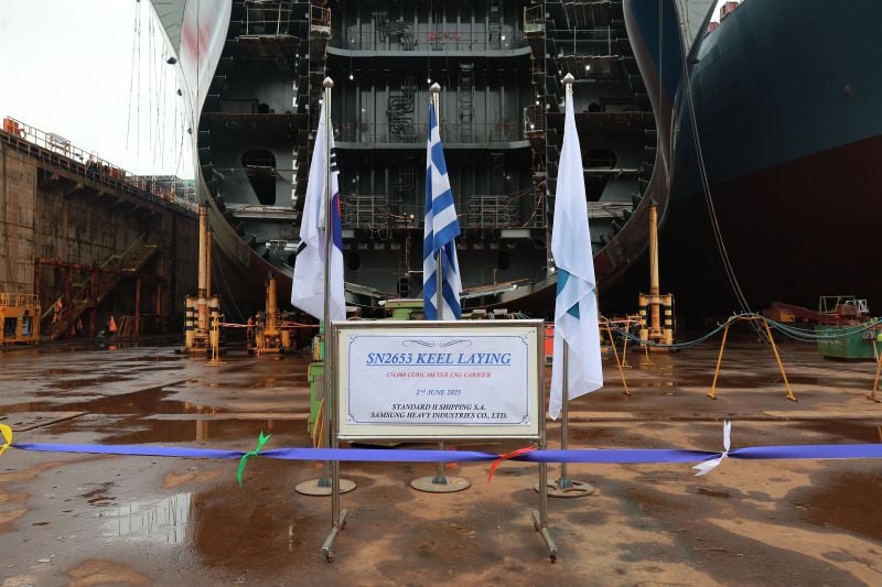 Τοποθέτηση τρόπιδας για το νέο «κόσμημα» της Minerva Gas