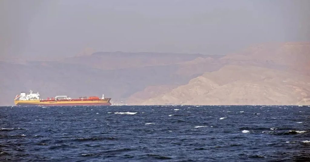 Εμπορικό πλοίο χτυπήθηκε από drones και ρουκέτες στα ανοιχτά της Υεμένης