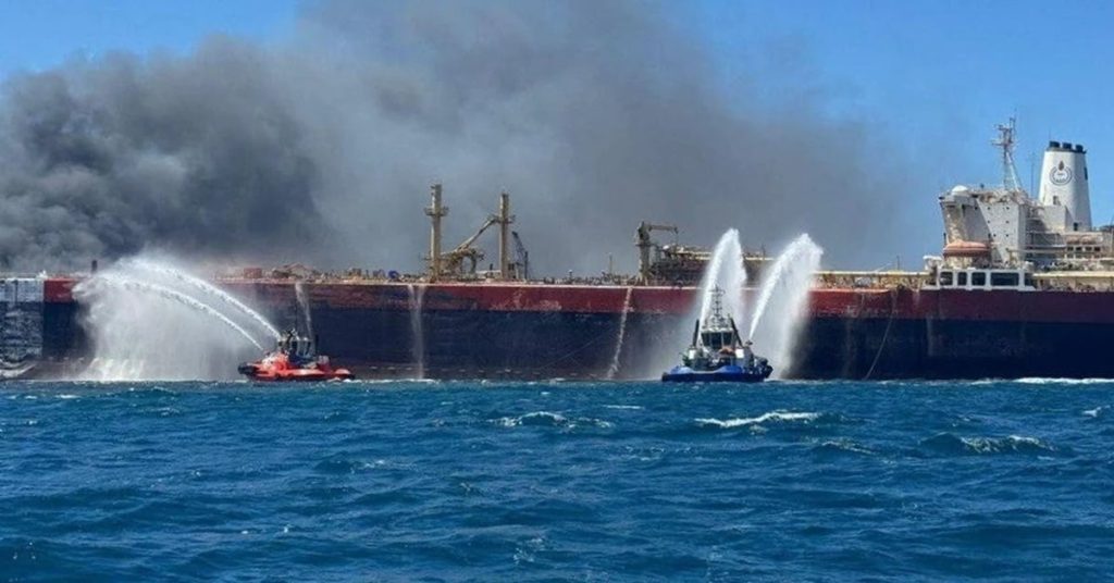 Τεράστια πυρκαγιά σε δεξαμενόπλοιο στην Τουρκία: Πλοίο με “βαρύ” περιβαλλοντικό ιστορικό τυλίχθηκε στις φλόγες