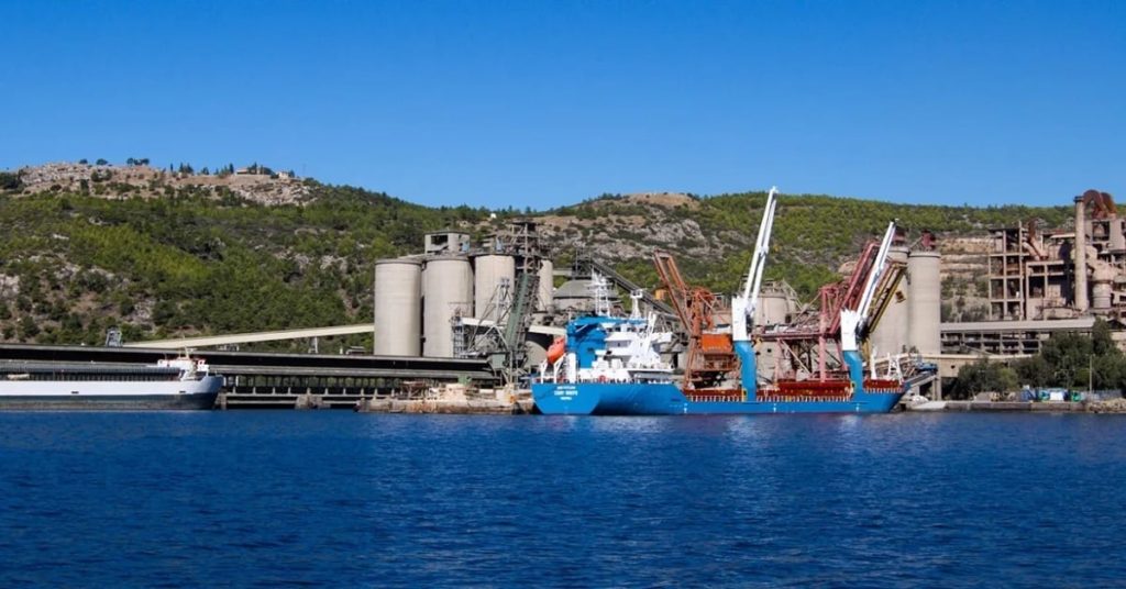 Τραυματισμός ναυτικού στο Βόλο - Έπεσε στο αμπάρι πλοίου