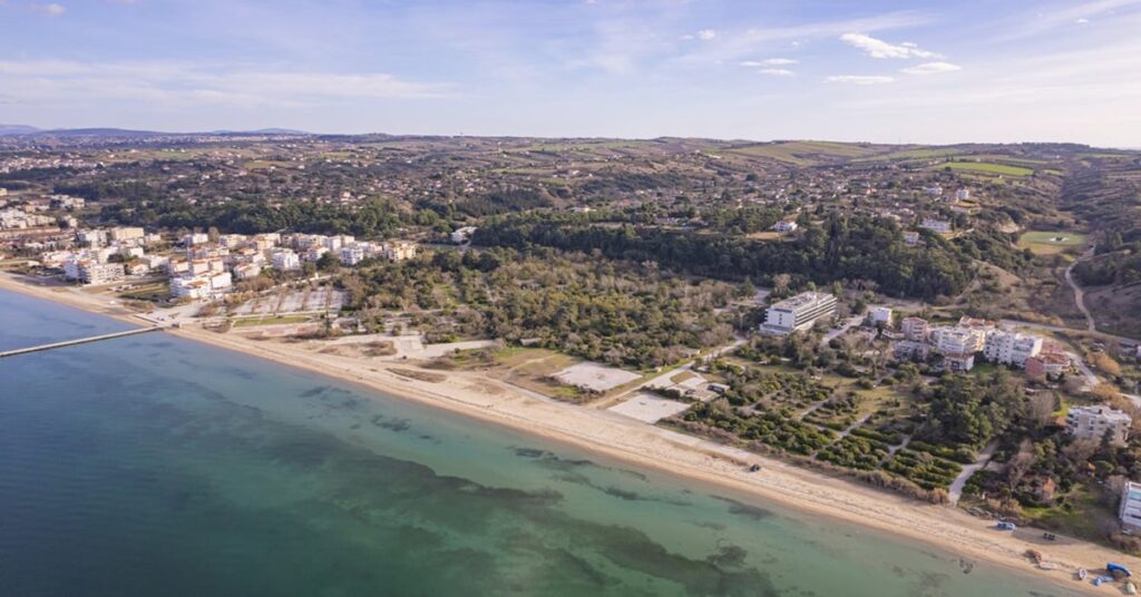 Στη Matenisa Trading, συμφερόντων Μελισσανίδη, η «Ακτή και Camping Αγίας Τριάδας» έναντι 19,5 εκατ. ευρώ