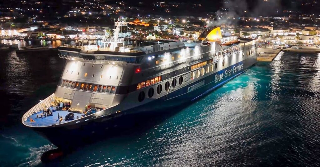 Το Blue Star 1 των 176 μέτρων δένει στην Πάρο σε 3 λεπτά!( video)