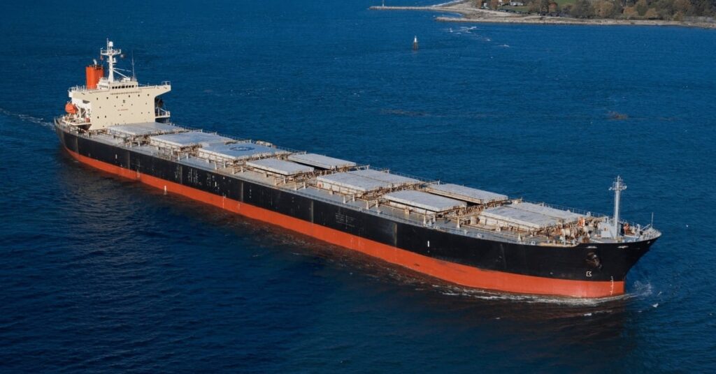 Πλοίο έμεινε ακυβέρνητο και παρασύρθηκε σε «απόσταση αναπνοής» από την στεριά