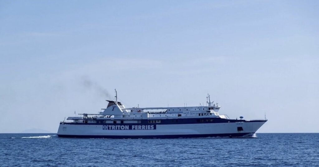 Έδεσε στο λιμάνι του Λαυρίου το πλοίο «ΙΟΝΙΣ» μετά το μπλακάουτ