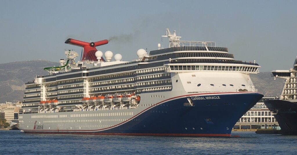 Carnival Miracle: Για πρώτη φορά στον Πειραιά (video)