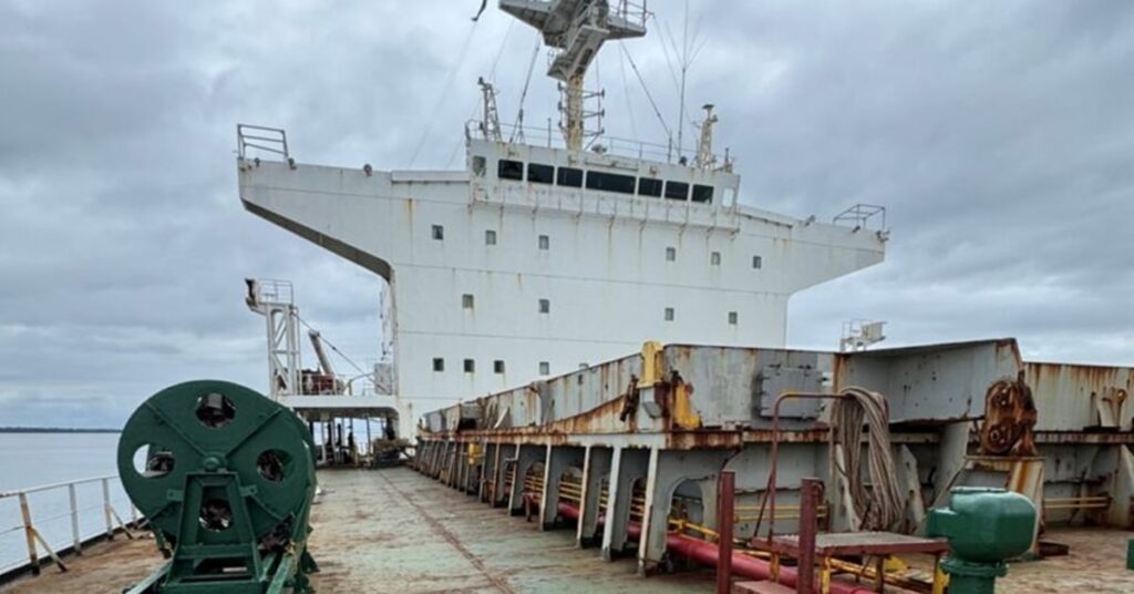 Κραυγή αγωνίας για εγκλωβισμένο πλήρωμα φορτηγού πλοίου που έχει να πληρωθεί 3 μήνες