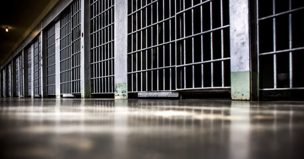 Ποινή φυλάκισης 11 μηνών σε 47χρονο που παρενόχλησε σεξουαλικά 18χρονη μέσα σε πλοίο στην Κυλλήνη