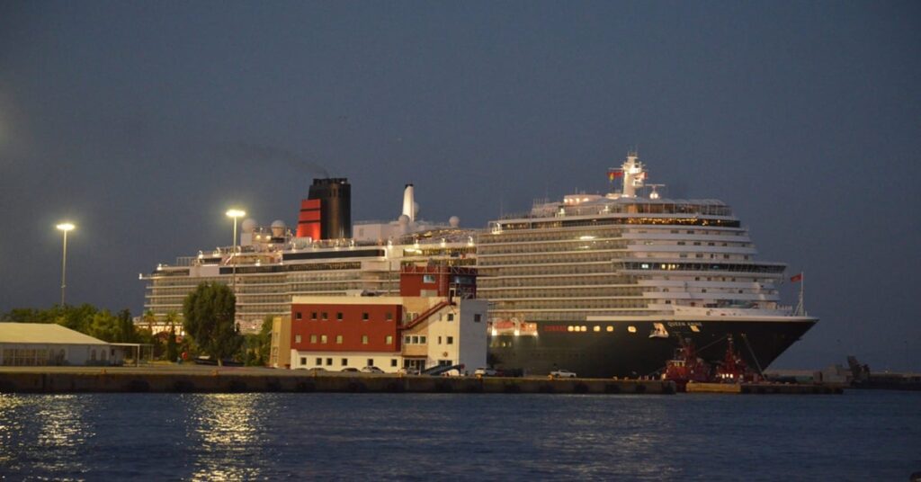 Queen Anne: Για πρώτη φορά στον Πειραιά το νεότερο κρουαζιερόπλοιο της ιστορικής εταιρείας Cunard Line (video)