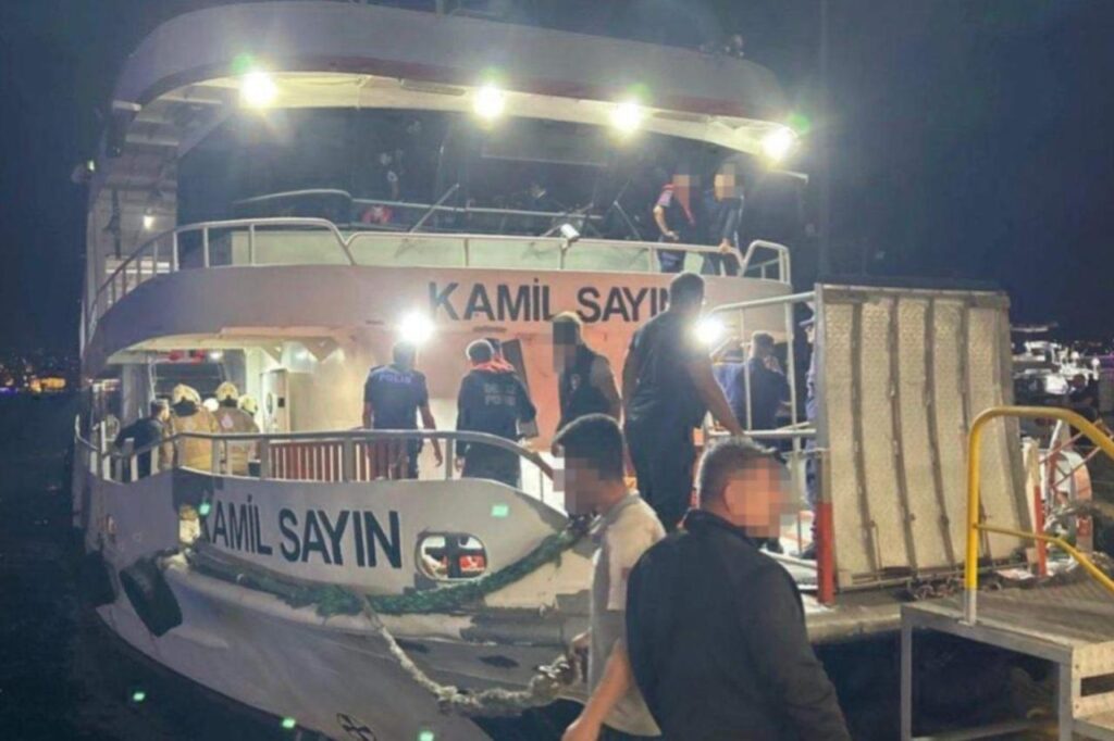 Παραλίγο τραγωδία από την σύγκρουση επιβατηγού και φορτηγού πλοίου