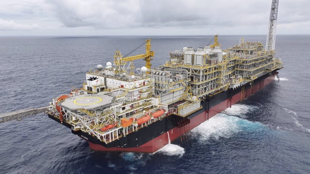 Το γιγαντιαίο FPSO ξεκίνησε παραγωγή πετρελαίου