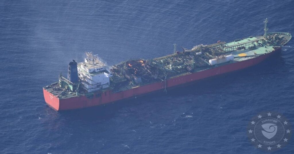 Τα τελευταία νέα για το φλεγόμενο τάνκερ LPG Falcon – Μυστήριο γύρω από την έκρηξη και αγνοούμενοι ναυτικοί