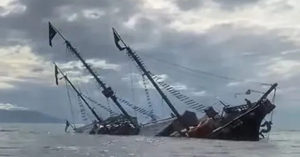 Το «πειρατικό πλοίο» Marigalante βυθίστηκε στο Πουέρτο Βαγιάρτα – Ένα σύμβολο που πέρασε στην ιστορία